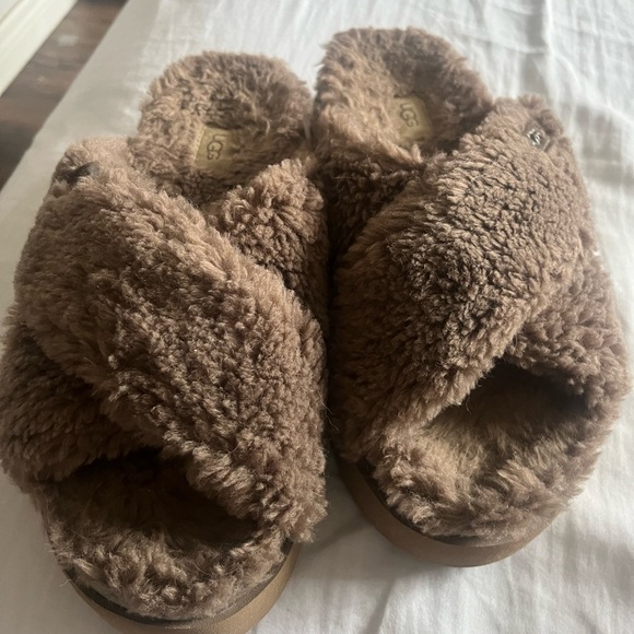 UGG Fuzz Sugar Cross Slide - Picture 10 of 11